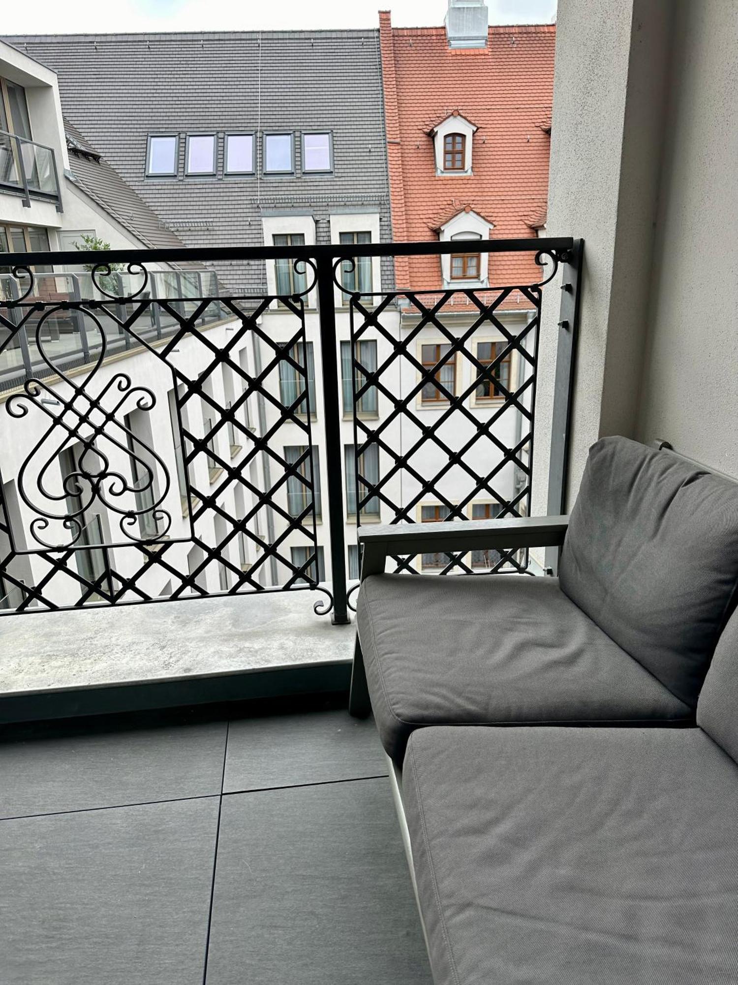 Exklusives Apartment Mit Einmaligem Blick Zur Frauenkirche - Parkplatz Kostenfrei Dresden Exteriör bild