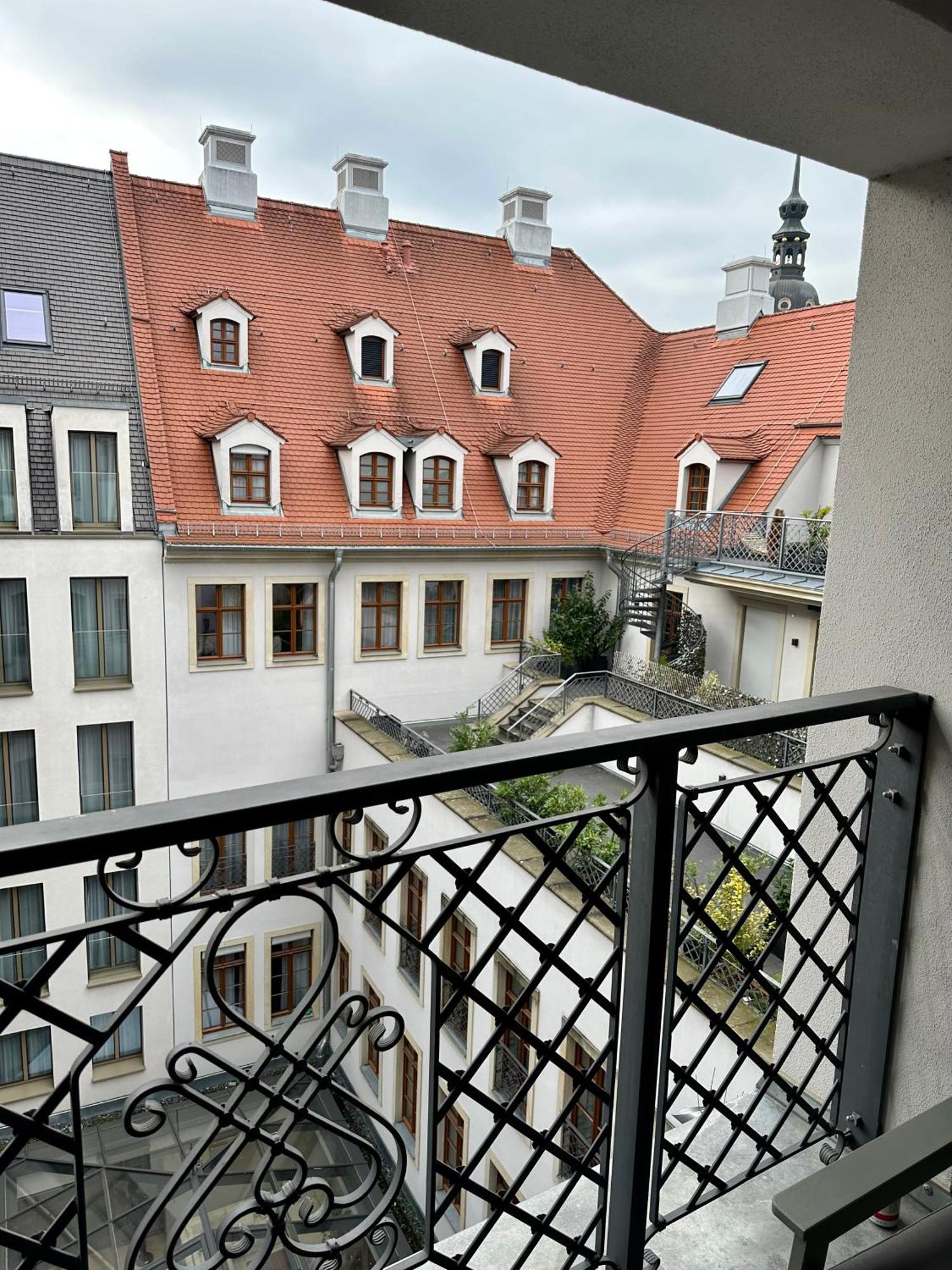 Exklusives Apartment Mit Einmaligem Blick Zur Frauenkirche - Parkplatz Kostenfrei Dresden Exteriör bild