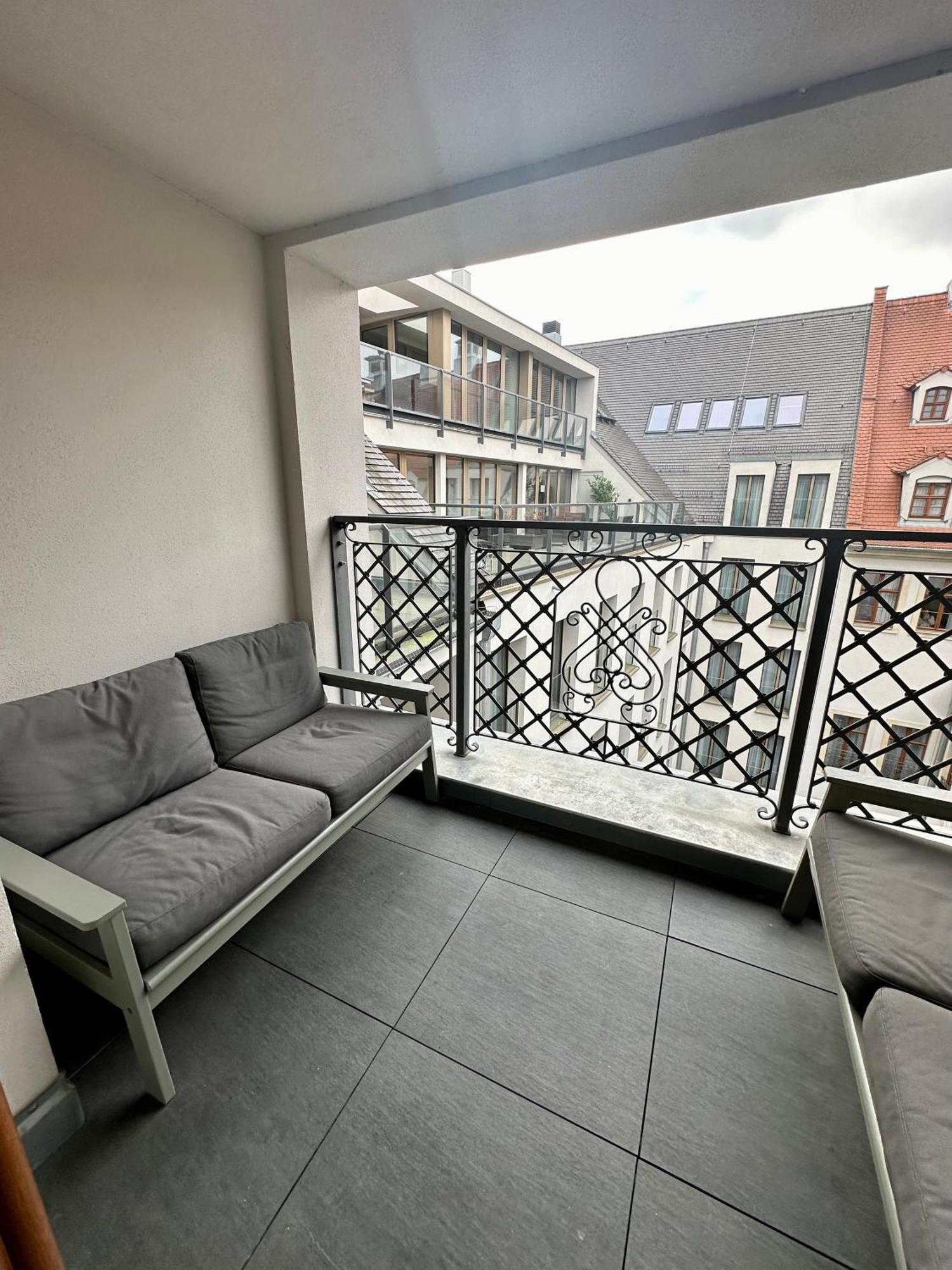 Exklusives Apartment Mit Einmaligem Blick Zur Frauenkirche - Parkplatz Kostenfrei Dresden Exteriör bild